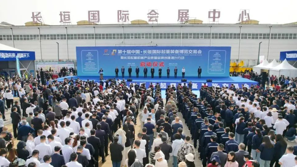 今年会官网-2026款小鹏P7+座舱细节公布 配29吋HUD+星瀑氛围灯